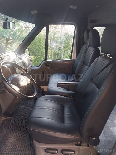 Ford Transit-12