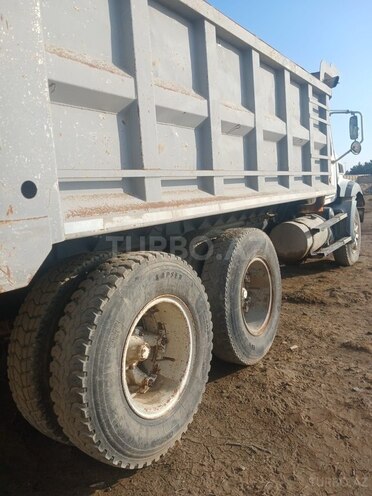 Mack Granite-8