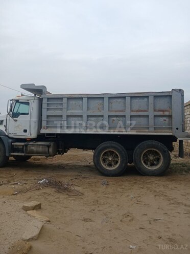 Mack Granite-5