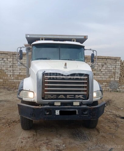 Mack Granite-2