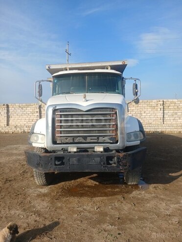 Mack Granite-1