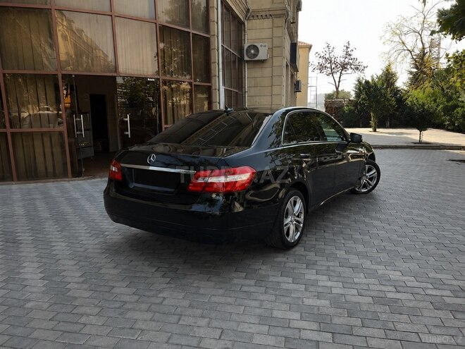 Mercedes E 200-2