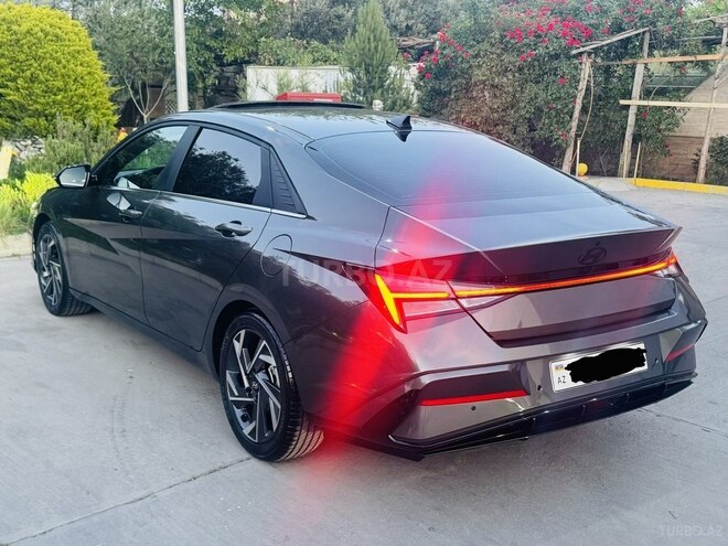 Hyundai Elantra-8