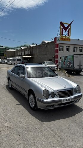 Mercedes E 270-3