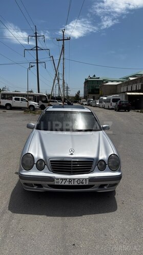 Mercedes E 270-1