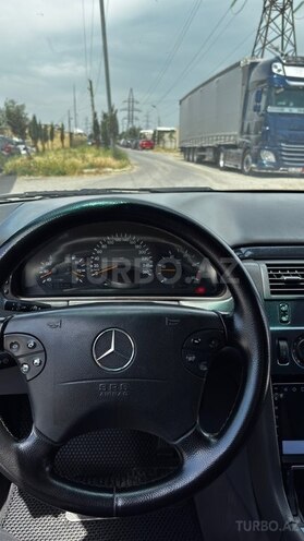 Mercedes E 270-9