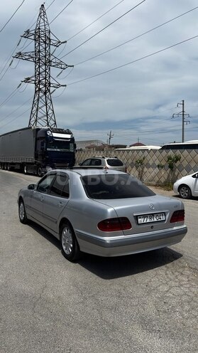 Mercedes E 270-6