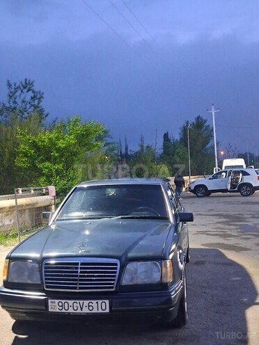 Mercedes 220 E-1