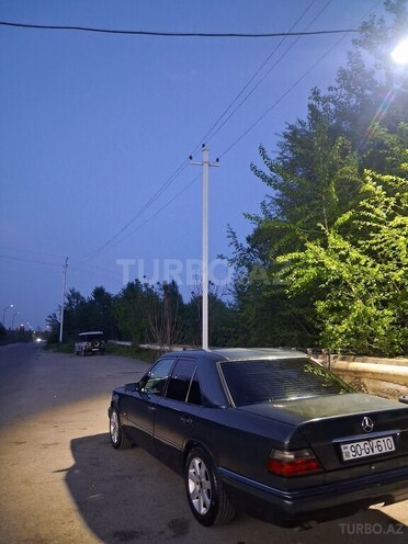 Mercedes 220 E-5