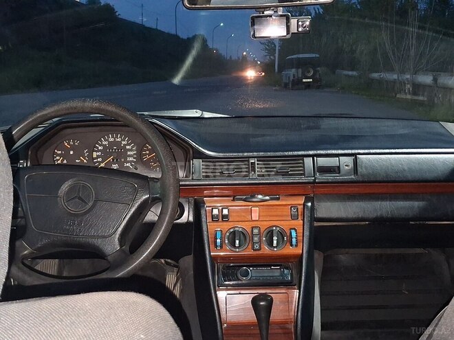 Mercedes 220 E-6
