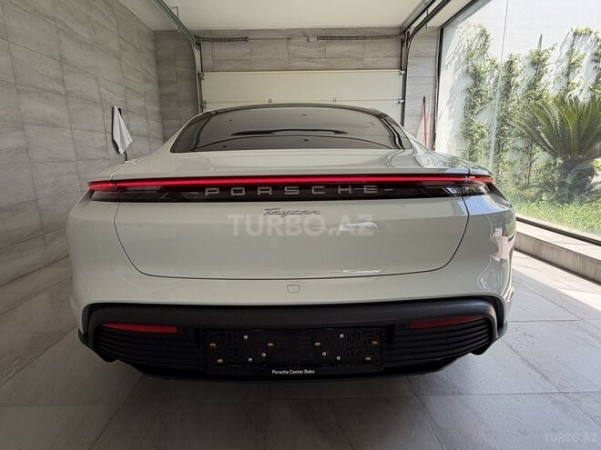 Porsche Taycan-2