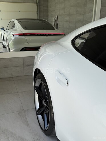 Porsche Taycan-8