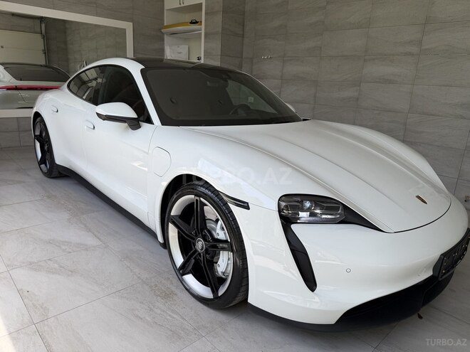 Porsche Taycan-4