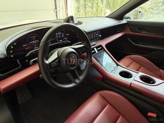 Porsche Taycan-10
