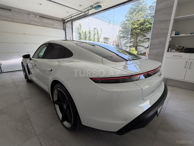 Porsche Taycan-6