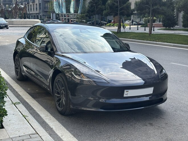 Tesla Model 3-2