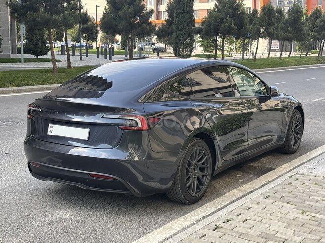 Tesla Model 3-7