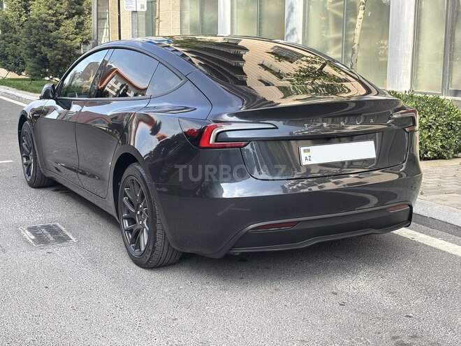 Tesla Model 3-5