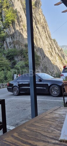 Mercedes E 220-11