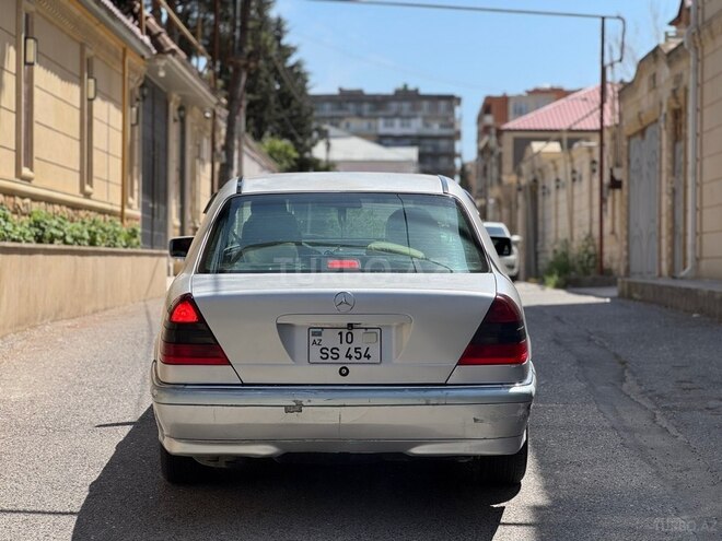 Mercedes C 240-10