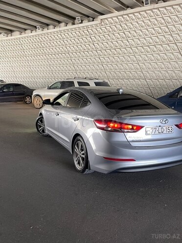 Hyundai Elantra-4