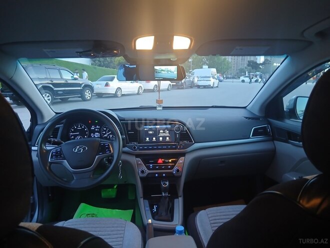 Hyundai Elantra-3