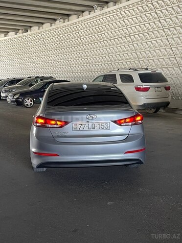 Hyundai Elantra-2