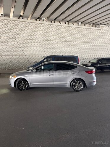 Hyundai Elantra-10