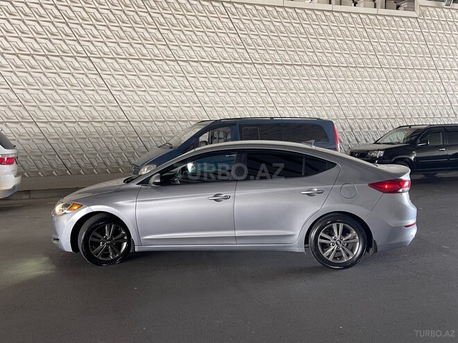 Hyundai Elantra-9