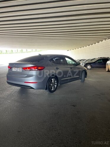 Hyundai Elantra-5