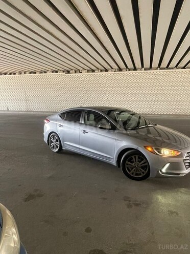 Hyundai Elantra-8