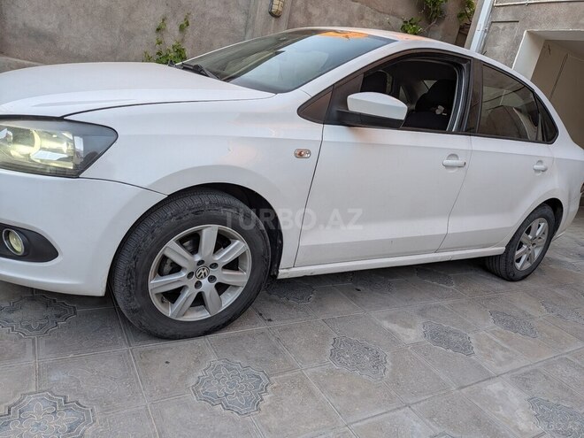 Volkswagen Polo-3