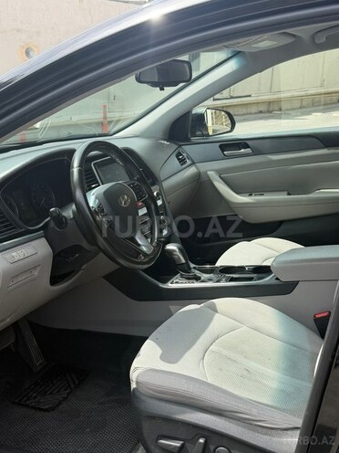 Hyundai Sonata-11