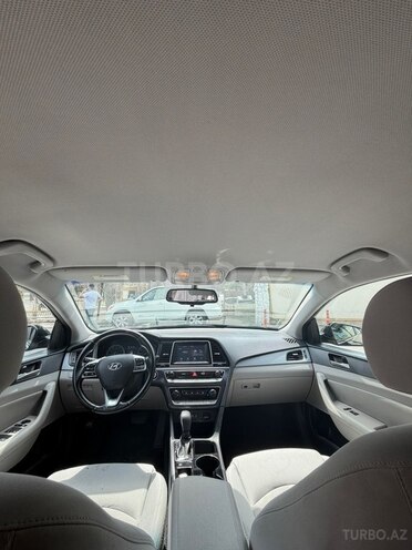 Hyundai Sonata-12