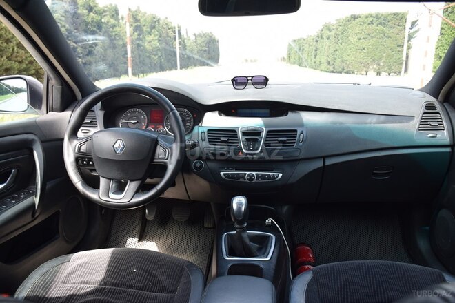 Renault Laguna-7