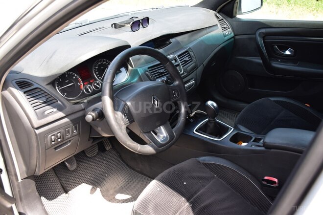 Renault Laguna-8