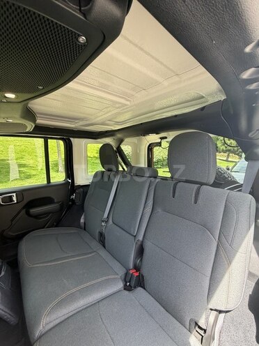 Jeep Wrangler-13