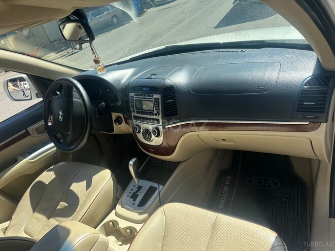 Hyundai Santa Fe-13