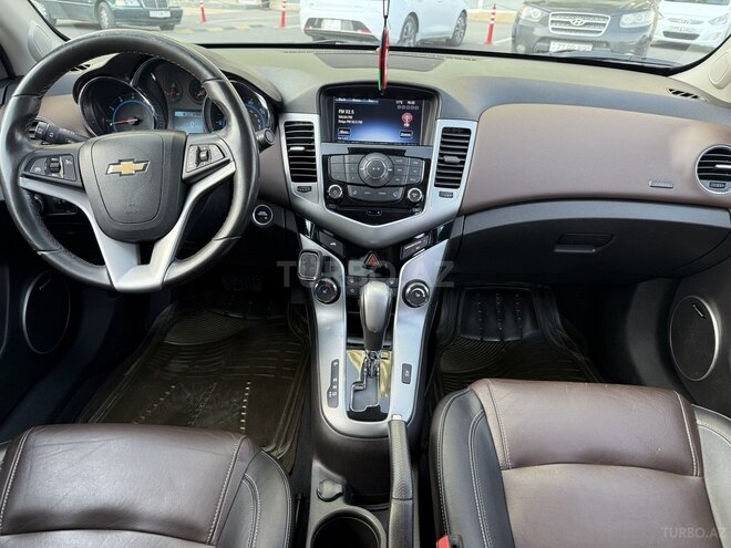 Chevrolet Cruze-12