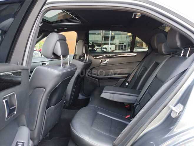 Mercedes E 220-11