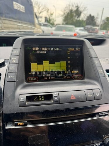Toyota Prius-11