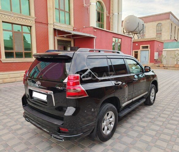 Toyota Land Cruiser Prado-5