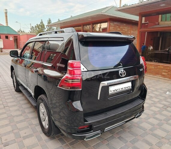 Toyota Land Cruiser Prado-6