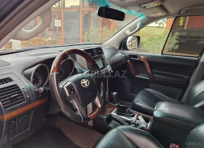 Toyota Land Cruiser Prado-8