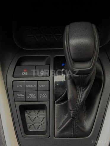 Toyota RAV4-9