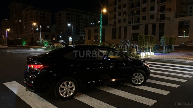 Hyundai Accent-5