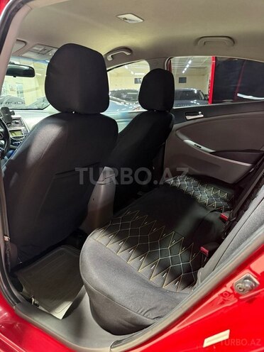Hyundai Accent-16