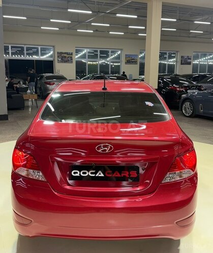 Hyundai Accent-11