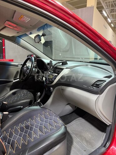 Hyundai Accent-15