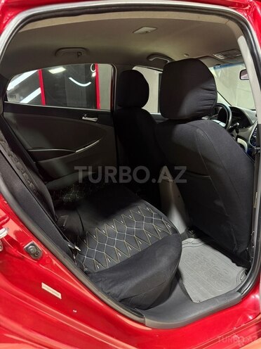 Hyundai Accent-17